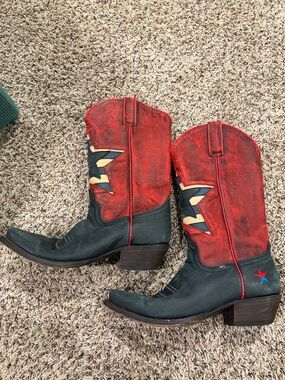 Red & Black Star Western Boots